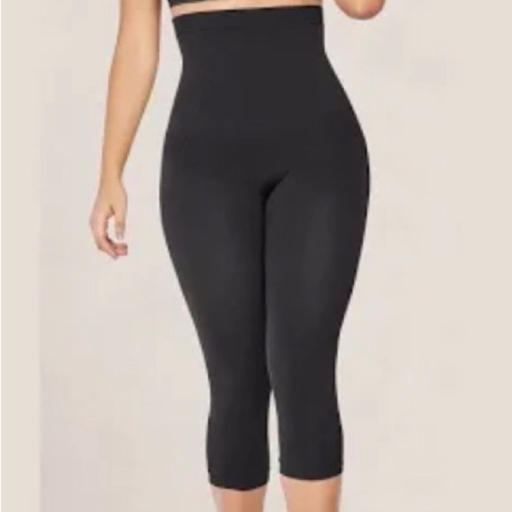 Shapewear Inspirations by Maidenform shape wear SIZE 6 Medium Black Shapewear